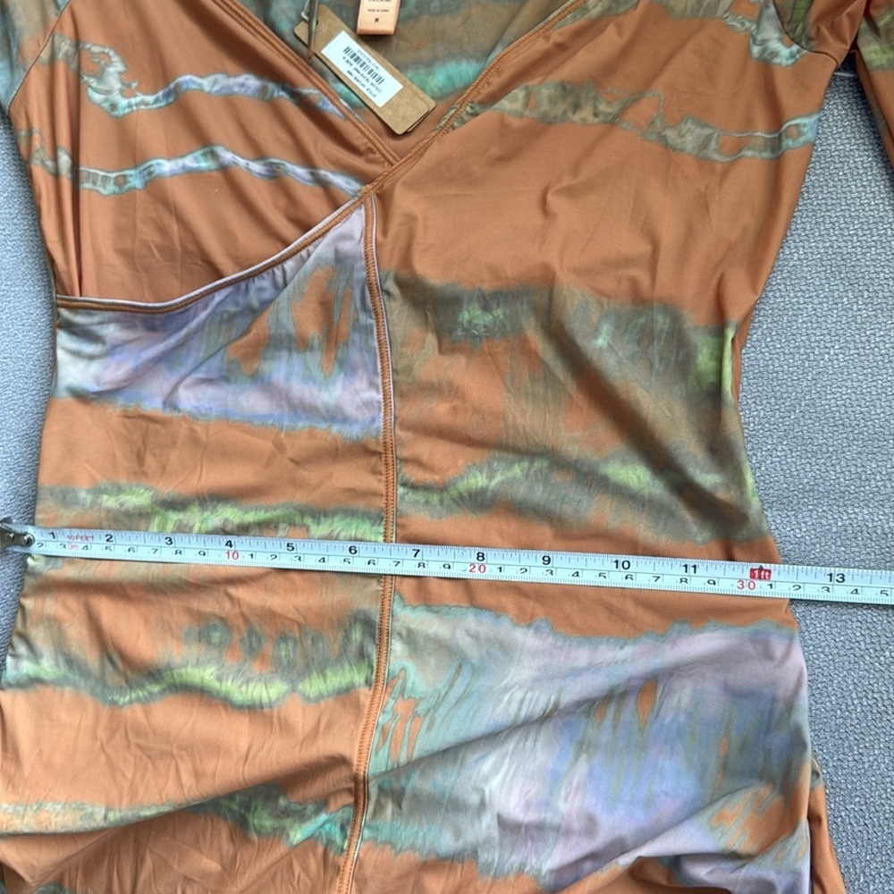 SKIMS Jelly Sheer Off The Shoulder
Dress Tie Dye Print - Medium - Picture 11 of 12